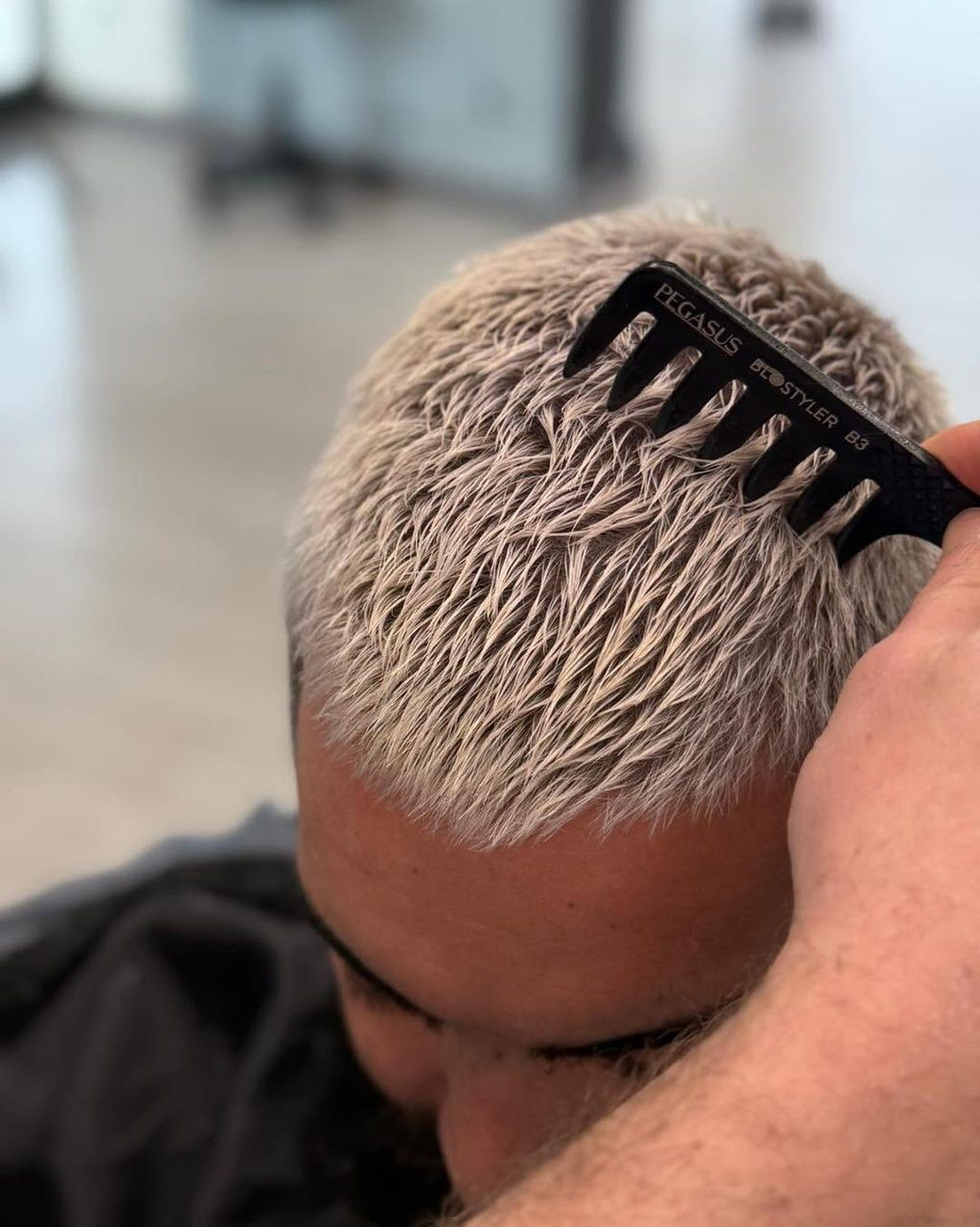 Taglio biondo ghiaccio — MZ Barber Shop