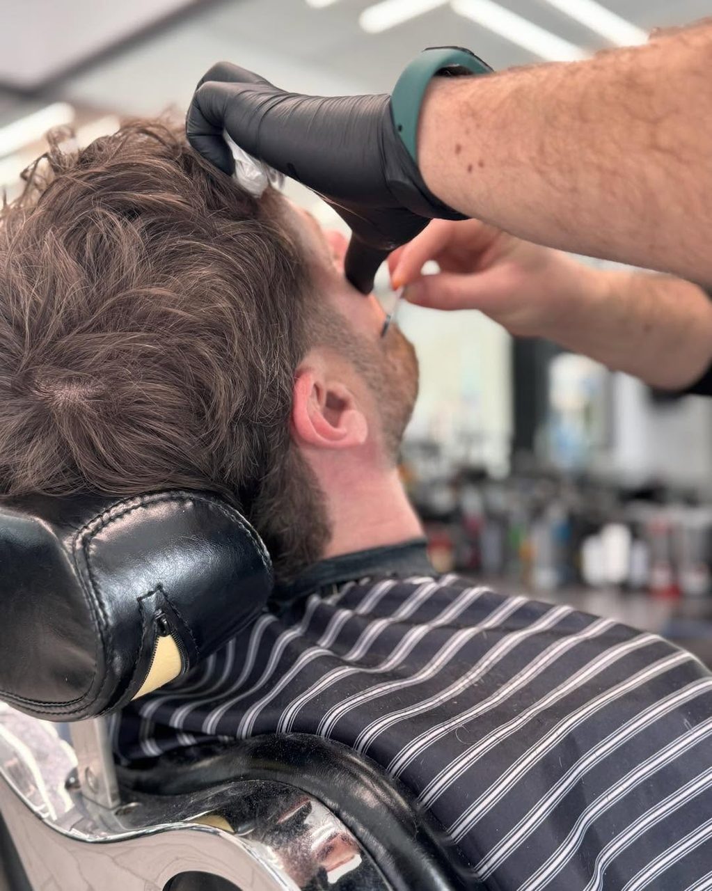 Rasatura tradizionale della barba — MZ Barber Shop