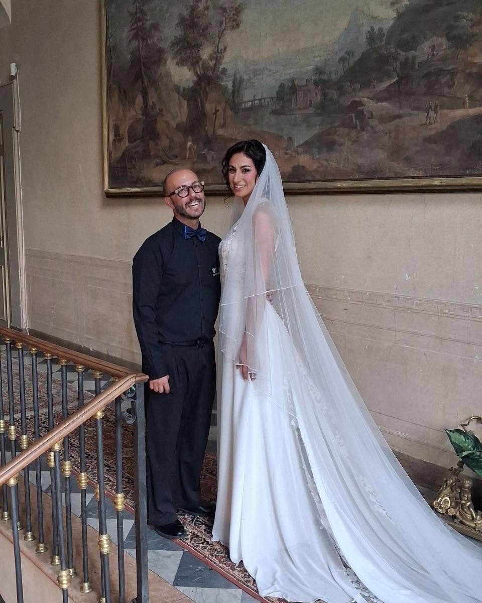 Sposa con Maurizio sulla scalinata